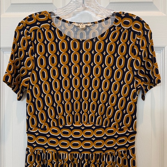 Boden Thea Short Sleeve Jersey Dress in Ochre Chain Size 4 - Picture 3 of 10